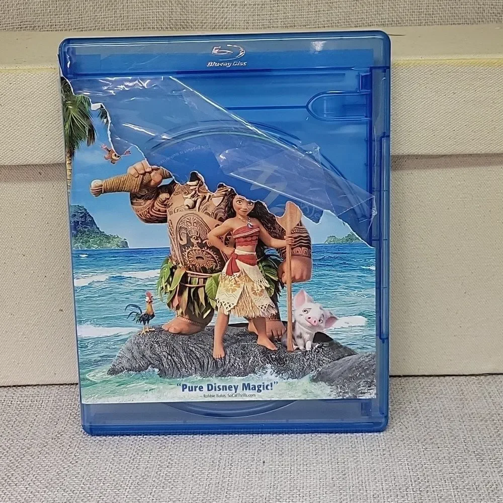 Disney's  Moana blu-ray‎ DVD , book and collectible action figures